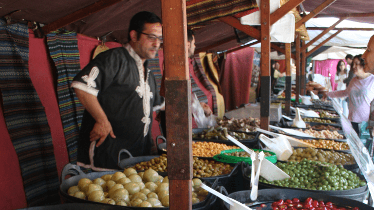 El mercado medieval llega a la recién reformada calle Real de Las Rozas