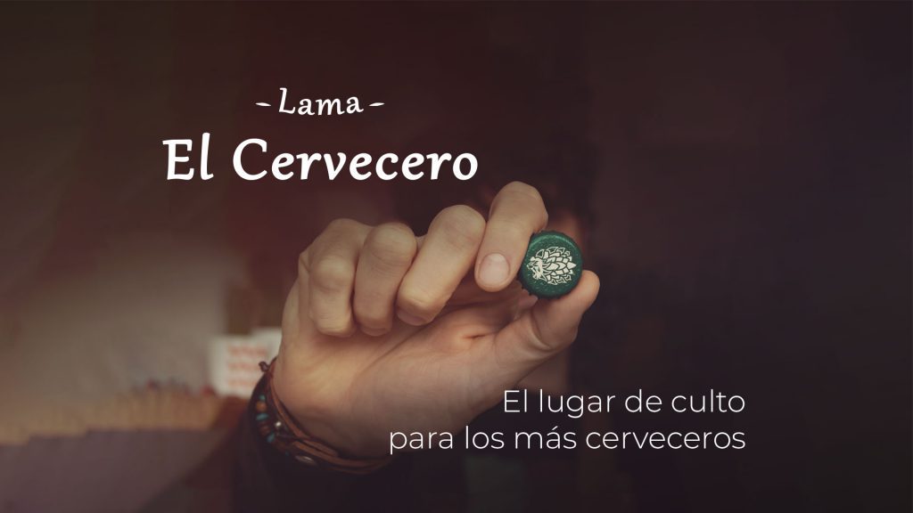 Mano sujetando una chapa de botella