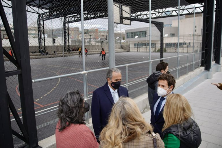 El IES José García Nieto estrena pistas deportivas