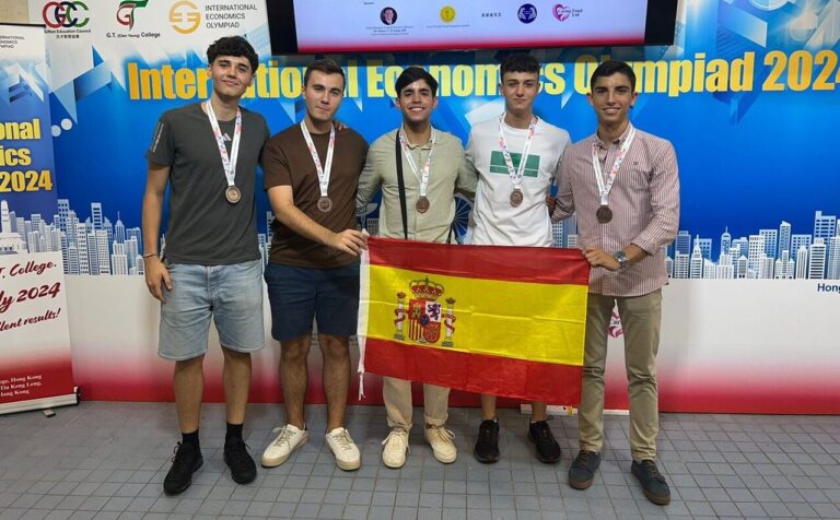 Medalla de bronce en olimpiada internacional de economía